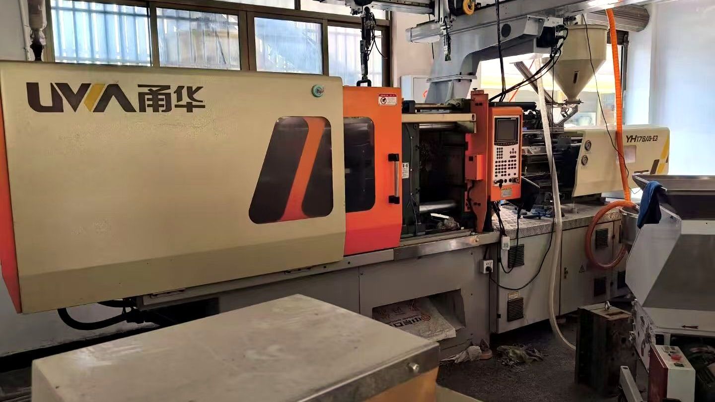 MoldMach workshop with used injection molding machines