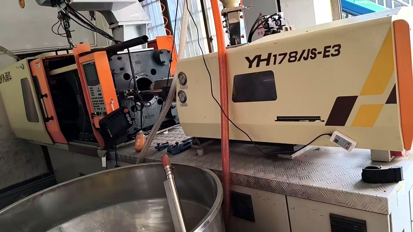 Nanhua YH178 used injection molding machine - injection unit